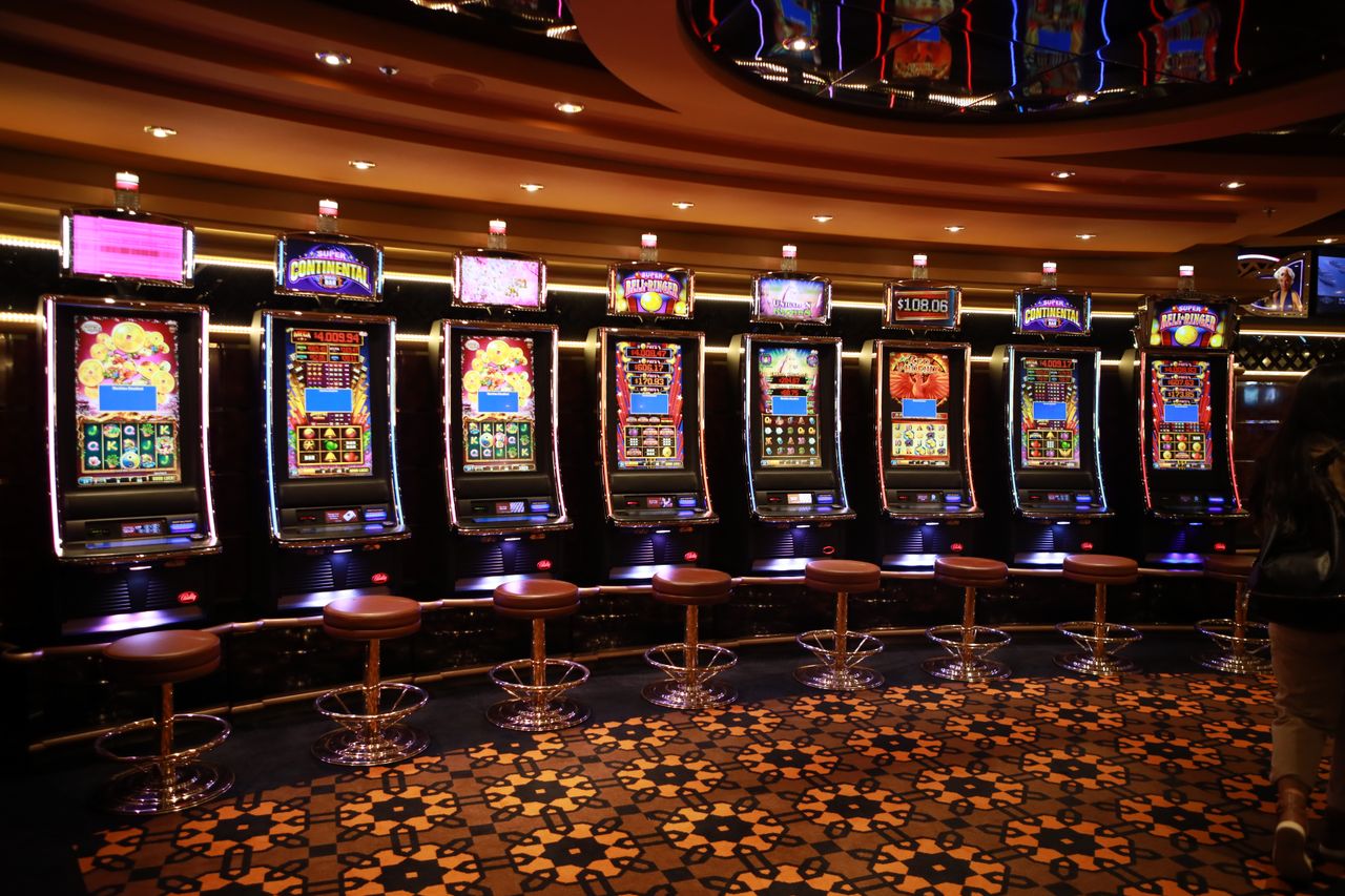 The Art of Drawing Readers In: Your attractive post title goes here A row of luxury slot machines in a casino interior with plush stools, perfect for gaming enthusiasts.